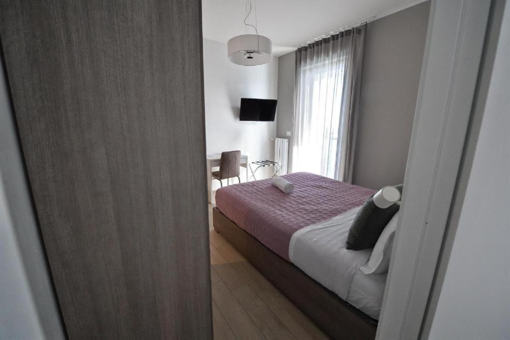 Hotel Karol Wojtyla Airport Bari Extérieur photo
